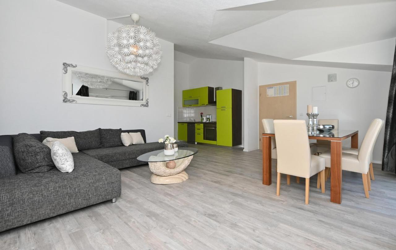 Apartments Villa Filip 트로기르 외부 사진
